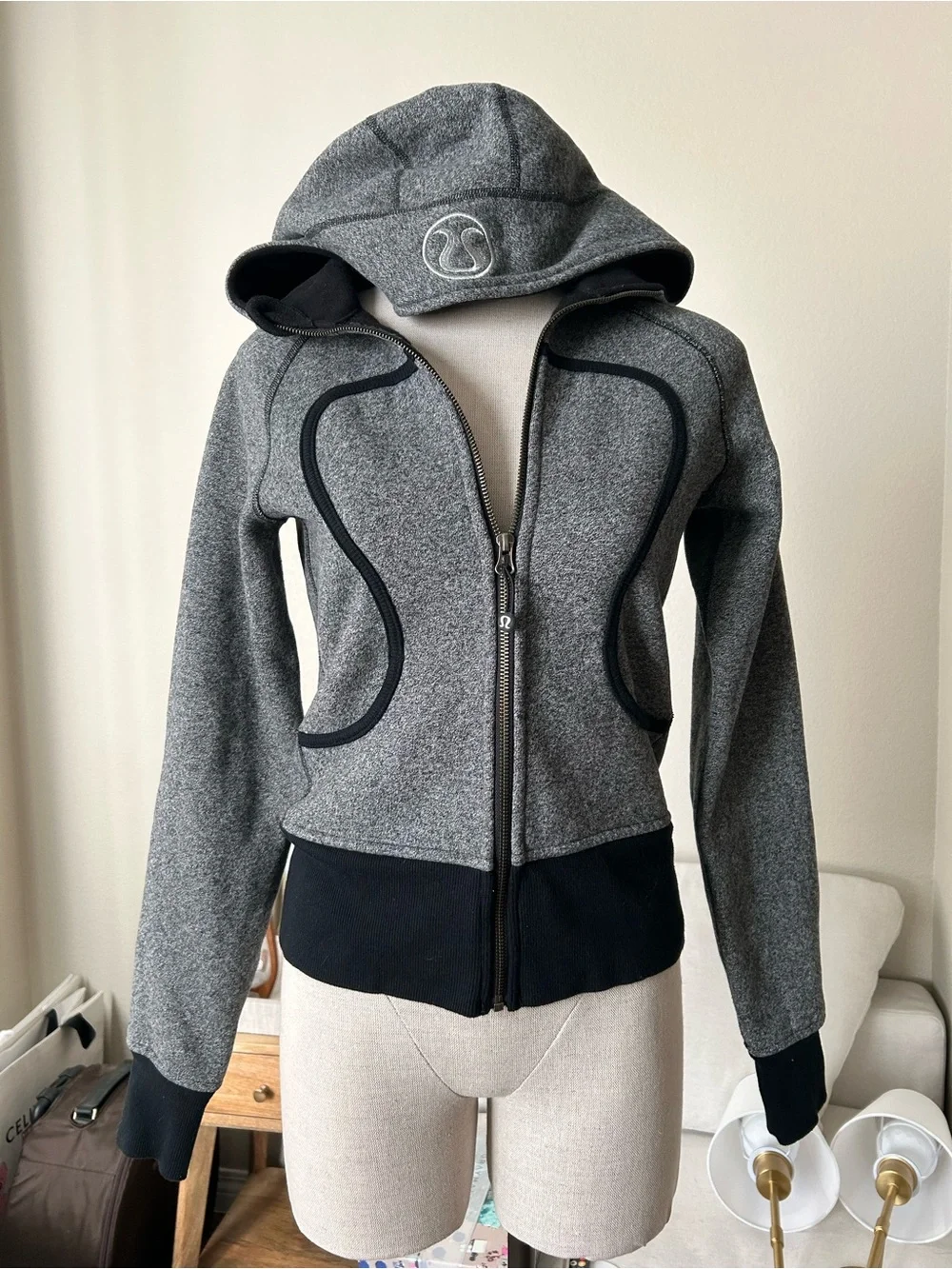 lululemon athletica scuba hoodie Size 4